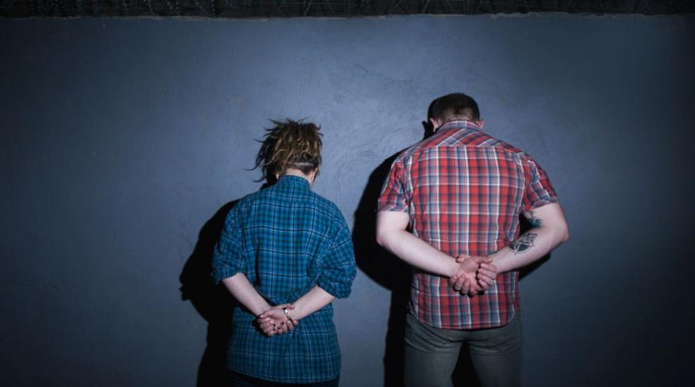 мъж жена арестувани