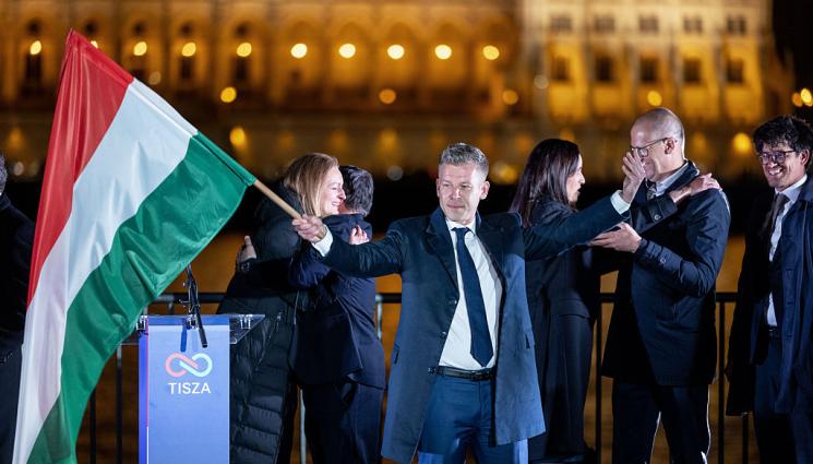 Петер Мадяр - Посрещат победителя Мадяр с песен на Синатра