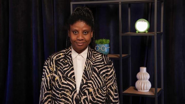 Изабел Манолова