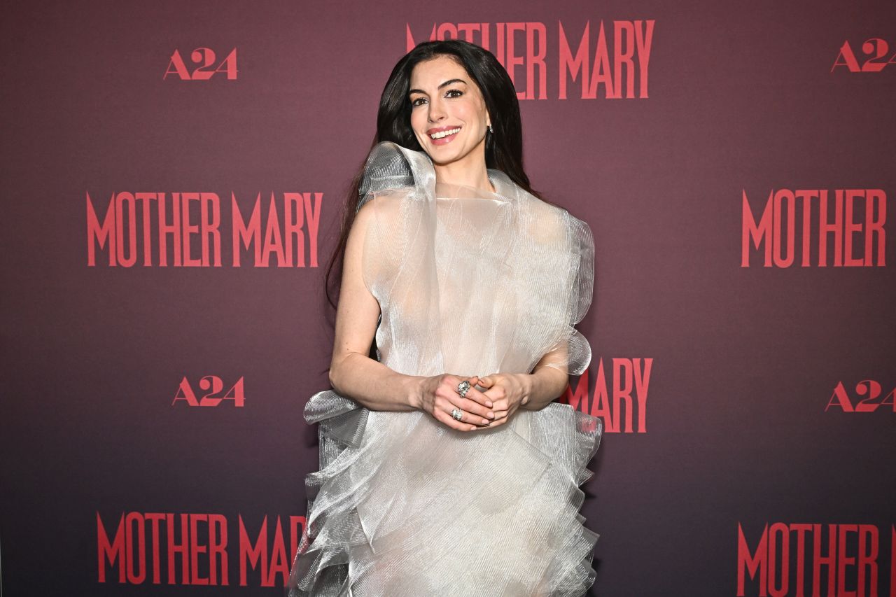 <p>Ан Хатауей, Микаела Коел и екипът на &bdquo;Mother Mary&ldquo; се присъединиха към официалните гости за специалната прожекция на филма в кино &bdquo;Метрограф&ldquo; в Ню Йорк.</p>