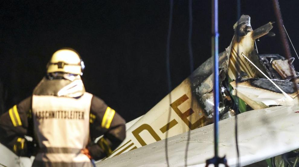 Двама души загинаха при катастрофа с малък самолет в Западна Германия