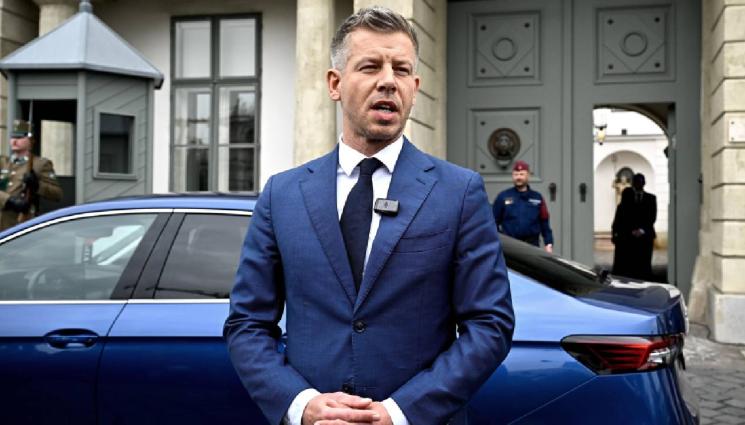 петер мадяр - КРАЯТ НА ЕРАТА „ОРБАН“: Мадяр поиска главата на президента!