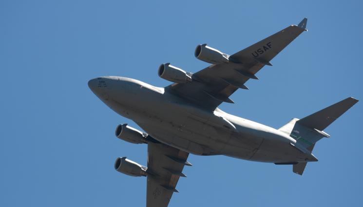 С 17 Globemaster - ВОЕННИ ГИГАНТИ НАД ВАРНА: Защо американски C-17 кацат на морето ни?