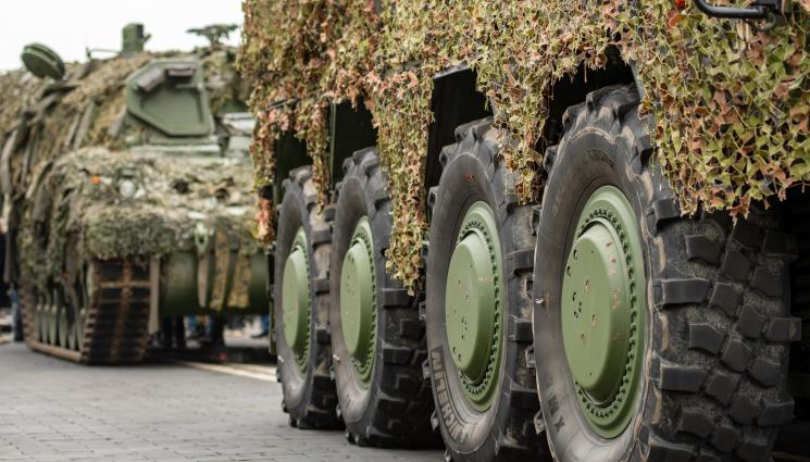 танкове - АРМИЯ ПО ШОСЕТАТА: НАТО прехвърля войски през България!