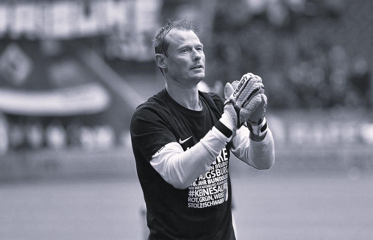 Бившият вратар на "Арсенал" и "Ливърпул" Алекс Манингер загина при нелепа катастрофа