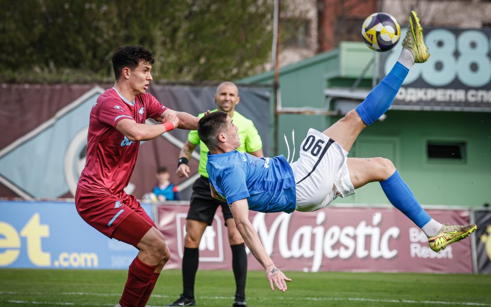 Спартак Варна запази аванса си пред Септември след равен в Драгалевци