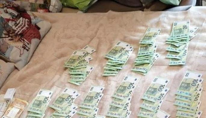 АКЦИЯ „КУПЕН ВОТ“: Откриха близо 200 000 евро в пликове и списъци