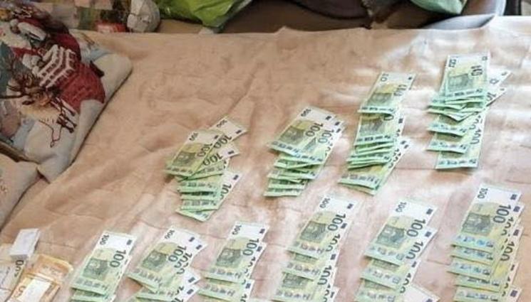 пари евро купуване на гласове - АКЦИЯ „КУПЕН ВОТ“: Откриха близо 200 000 евро в пликове и списъци