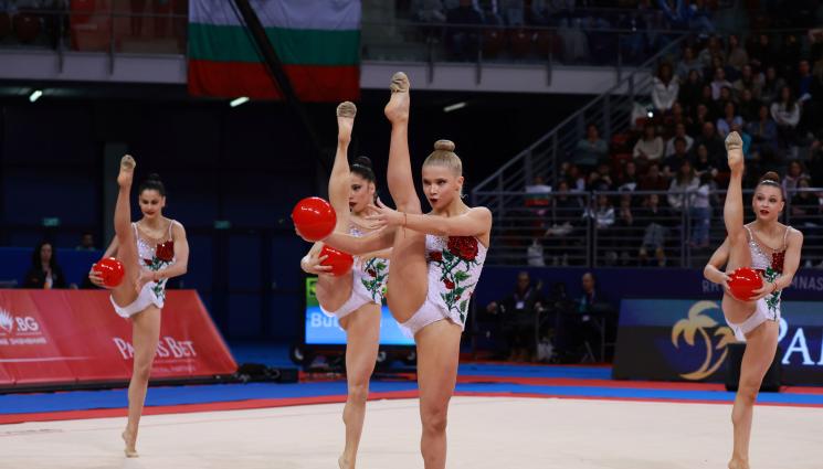 Ансамбъл - Ансамбълът на България за жени допусна грешки в съчетанието с пет топки