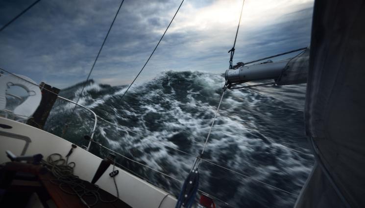 буря кораб - УРАГАНЪТ 