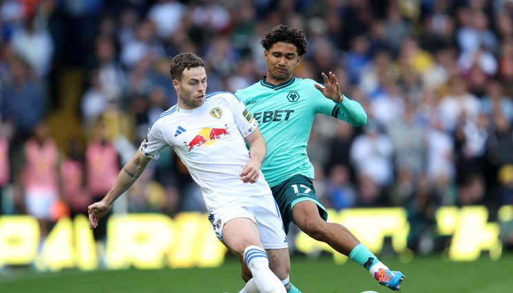 Лийдс Уулвърхемптън - Лийдс на практика изгони Уулвс от Висшата лига