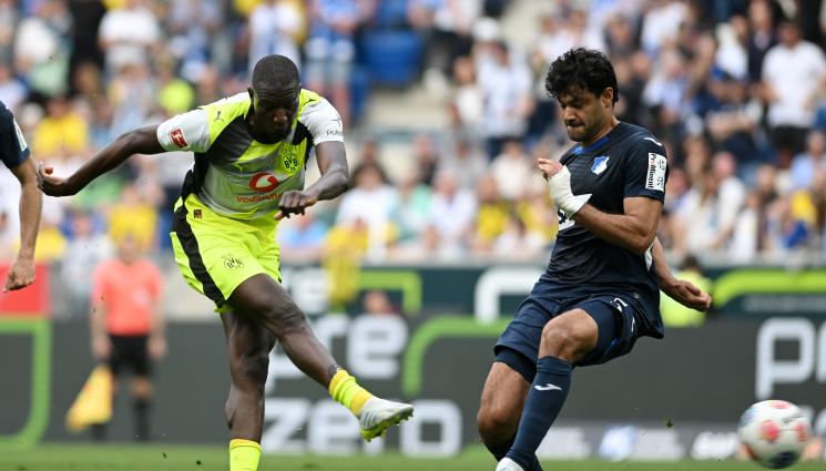 Дортмунд - Две дузпи съсипаха Дортмунд