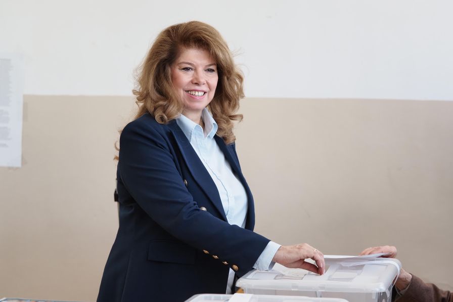 Йотова: Гласувах да има работещо НС, защото проблемите не чакат