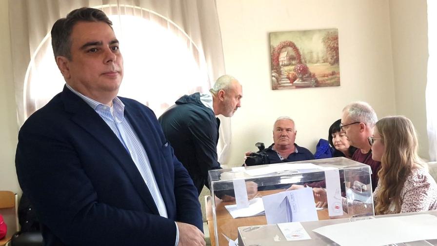 Лицата на властта пред урните: Решаващият...