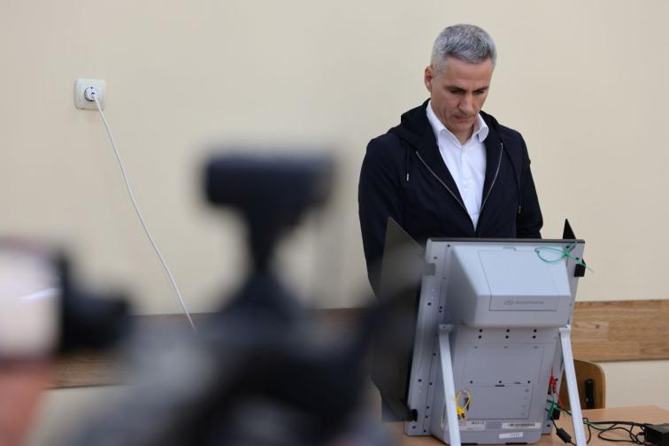 Андрей Гюров гласуване