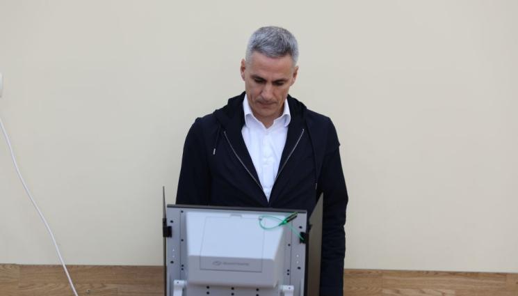 Гюров - Гюров: Гласувах за страна, в която в парламента се влиза с идеи, а не с пачки в пояса