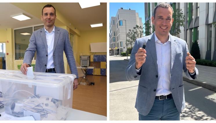 ц - Васил Терзиев гласува с флашка и отвертка