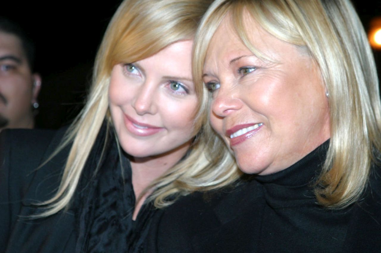 „Знаех, че ще ни убие“: Чарлийз Терон разказа за нощта, в която майка ѝ застреля баща ѝ