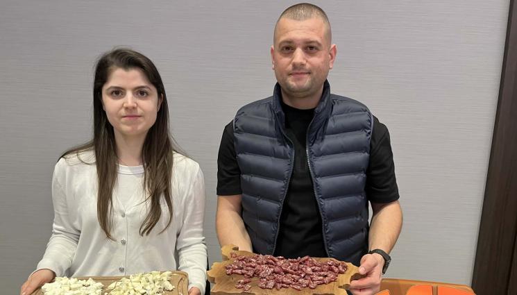 суджук агнешки - Юбилей на Българската аграрна камара: Овче сирене  зрее  6 месеца, родопчани възкресиха агнешки суджук