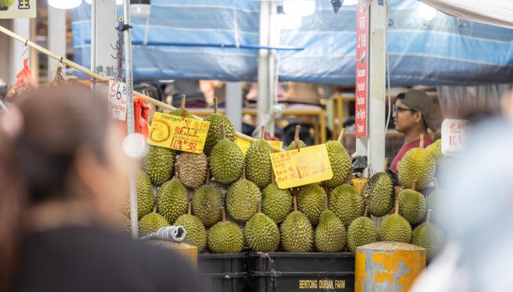 дуриан - Най-миризливият плод позлати фермери