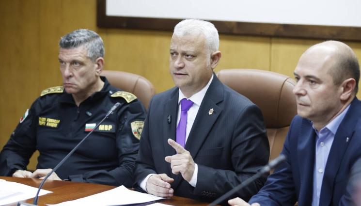 дечев - РЕКОРДЕН УЛОВ НА МВР: ДПС и ГЕРБ водят класацията по сигнали за купен вот!