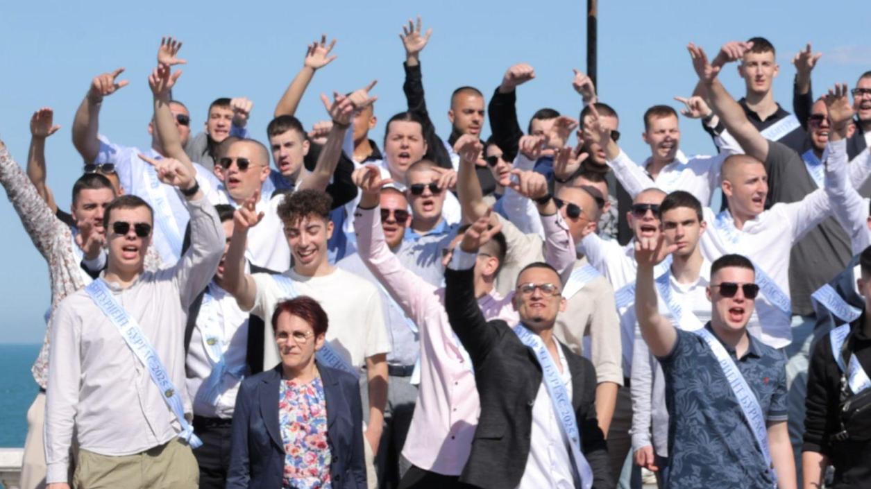 Подари тоалет – облечи абитуриент в нужда