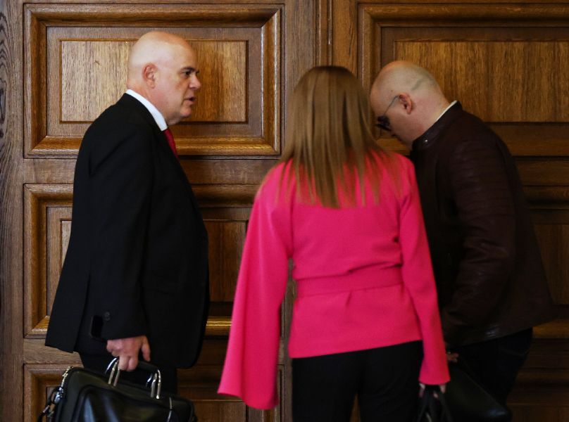 <p>Делото за плагиатство срещу Петър Илиев продължава в Софийски градски съд, като днес беше разпитана потърпевшата доц. Наталия Киселова. Според нея има съвпадение от над 70 страници между нейната дисертация, защитена през 2007 г., и публикуваната през 2015 г. книга на Илиев.</p>