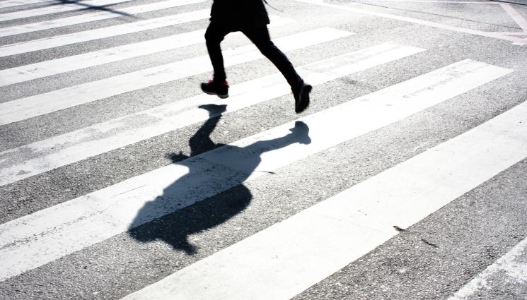 пешеходна пътека - МИГ НЕВНИМАНИЕ: Камион блъсна дете по време на пътен ремонт във Варна