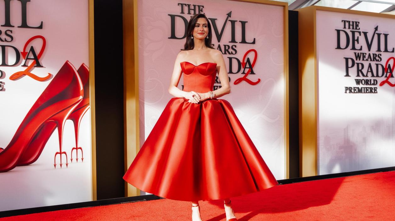 Ан Хатауей е  най-красивата звезда в света за 2026 година