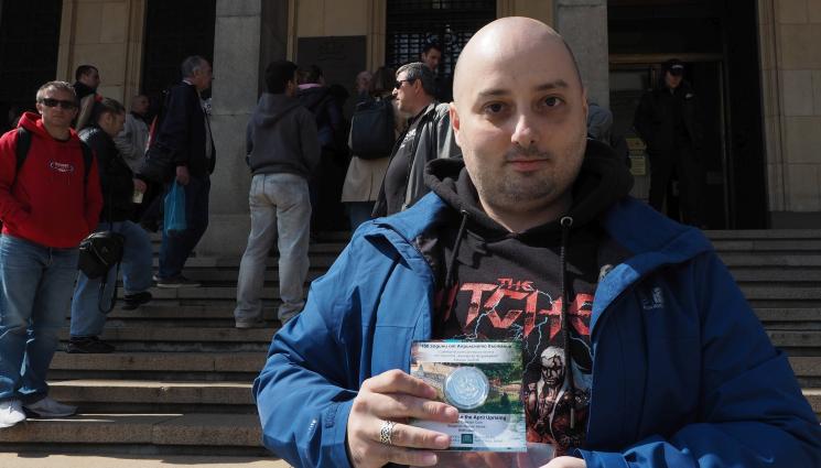 колекционер - Искат Е210 за нова сребърна пара