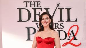 People: Ан Хатауей е „най-красивата жена в света“