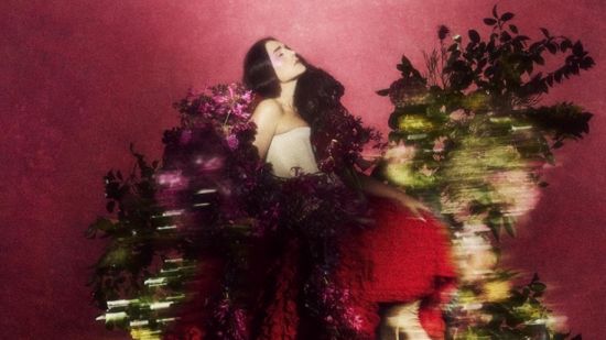 Jessie Ware представя шестия си студиен албум „Superbloom“