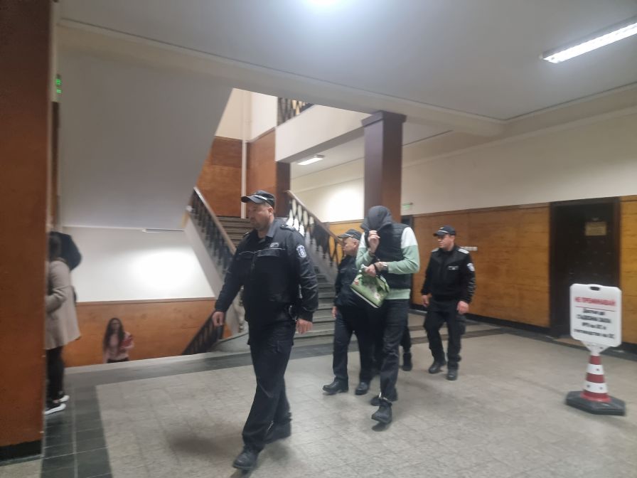 Делото срещу двамата полицаи, обвинени за убийство на арестант в Казанлък, започва по същество