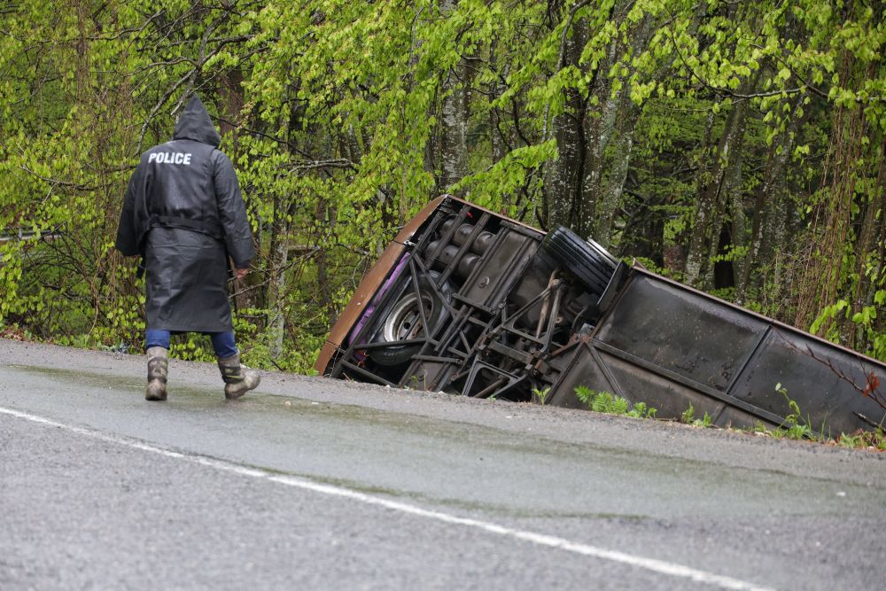 Тежката катастрофа със загинали с автобус край Малко Търново