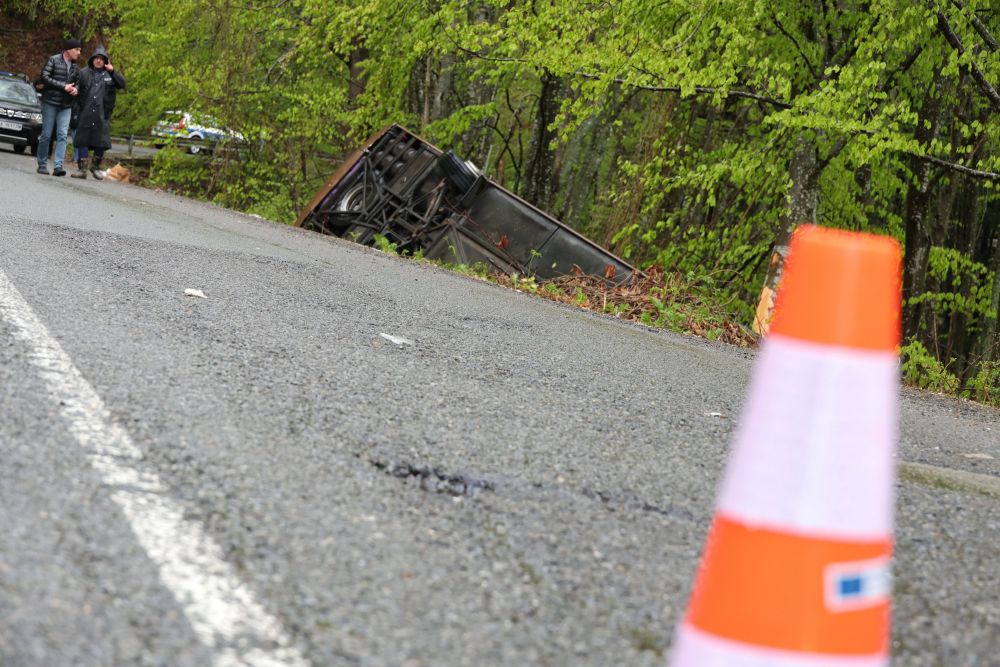 Тежката катастрофа със загинали с автобус край Малко Търново