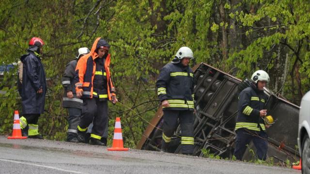 Една погрешна стъпка с фатален край: Бруталната автобусна катастрофа край Малко Търново (СНИМКИ)