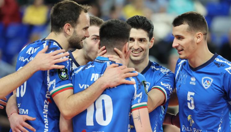 Левски - Левски обърна Нефтохимик и поведе във финала