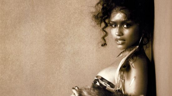 TYLA ЗАДАВА ТОНА НА ЛЯТОТО С ПРЕДСТОЯЩ ПРОЕКТ