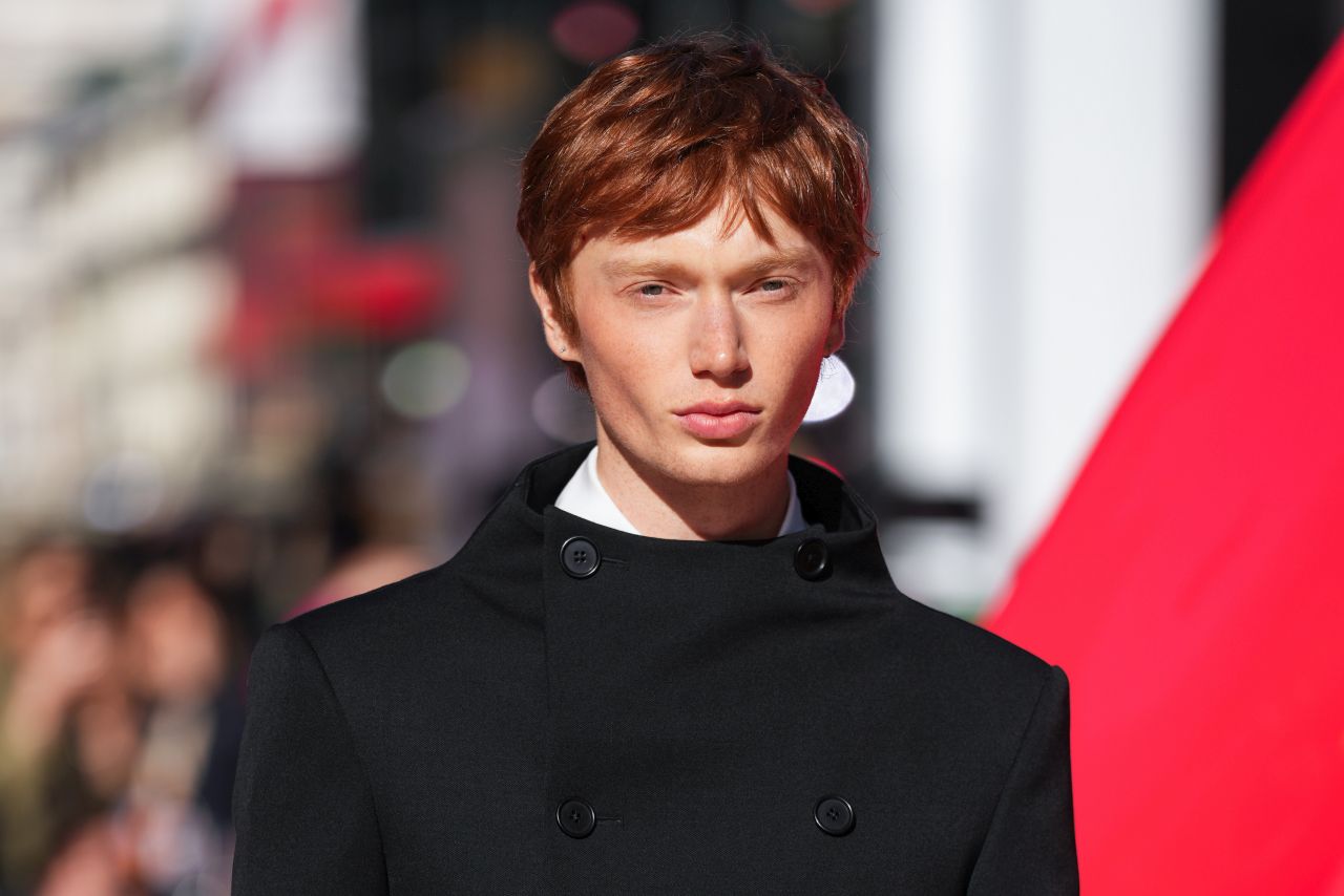 <p>Мерил Стрийп, Ан Хатауей и Емили Блънт превзеха Лондон за премиерата на &bdquo;Дяволът носи Прада 2&ldquo;, където към легендарния екип се присъедини и самата Донатела Версаче.</p>