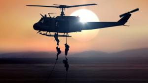 абордаж военни хеликоптер въже