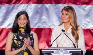 Мелания Тръмп и Уша Ванс очароваха на традиционния обяд на Първата дама