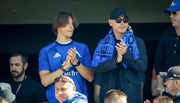 Атанас Бостанджиев - Новият собственик на Левски гледа дербито със сина си