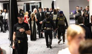 Стрелба във Вашингтон: Доналд Тръмп и Мелания бяха евакуирани под охрана