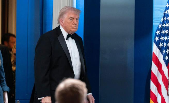 „Когато си значим, те преследват“: Тръмп превръща опасността в политически актив