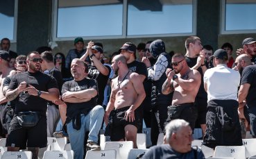 Фенове на Славия отговориха на Венци Стефанов