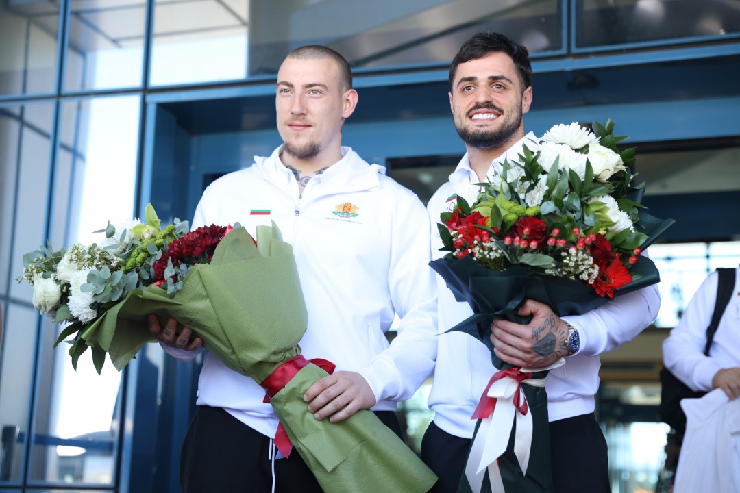 <p>Националите на България по вдигане на тежести, начело с шампиона Карлос Насар, се завърнаха на българска земя от Европейското първенство в Батуми. На правителствения терминал на летище "Васил Левски" те бяха посрещнати от министъра на младежта и спорта Димитър Илиев</p>