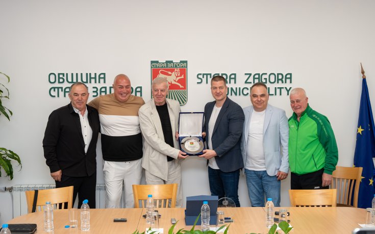 Кметът на Стара Загора удостои с плакет Наско Сираков