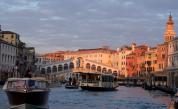 Трагедия във Венеция: Извадиха мъж мъртъв от водите на Канале гранде