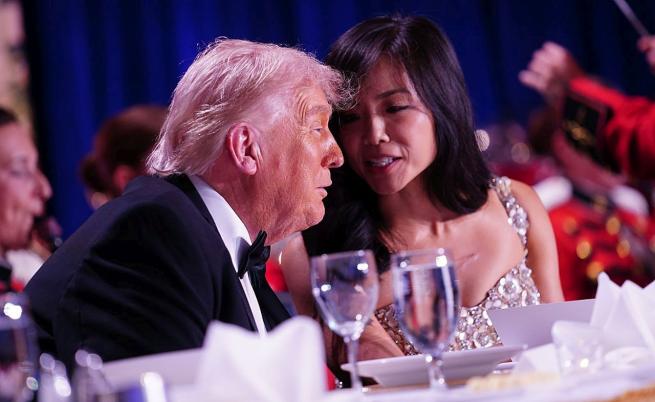 „Свършихте фантастична работа“: Тръмп похвали журналистката, която се оказа до него при стрелбата