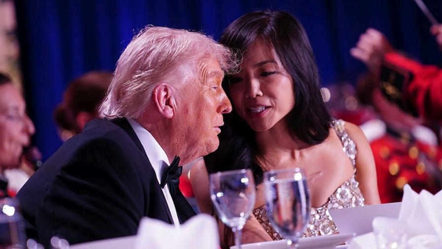 „Свършихте фантастична работа“: Тръмп похвали журналистката, която се оказа до него при стрелбата